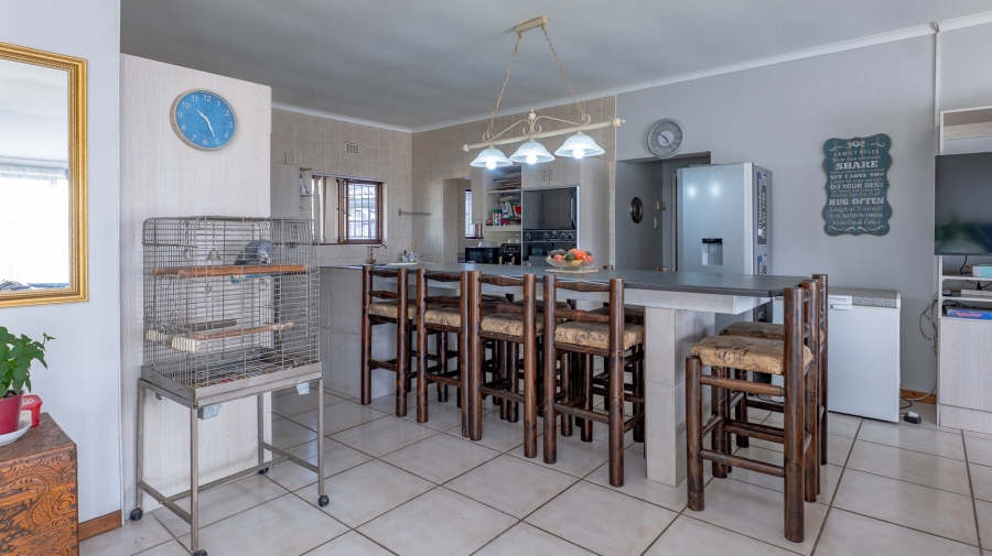 4 Bedroom Property for Sale in Struisbaai Western Cape